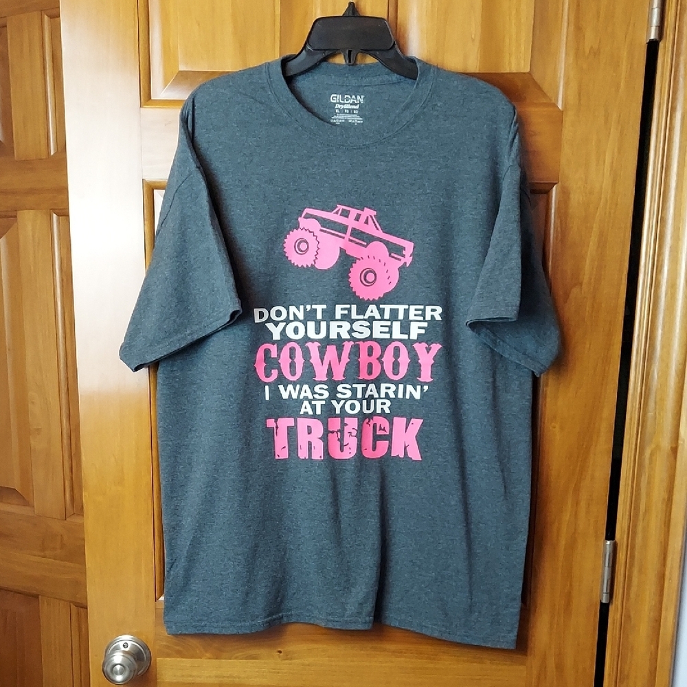 Gildan Adult Blue Gray, Pink Graphic T-Shirt, Cowboy Truck, Size XL, Like New